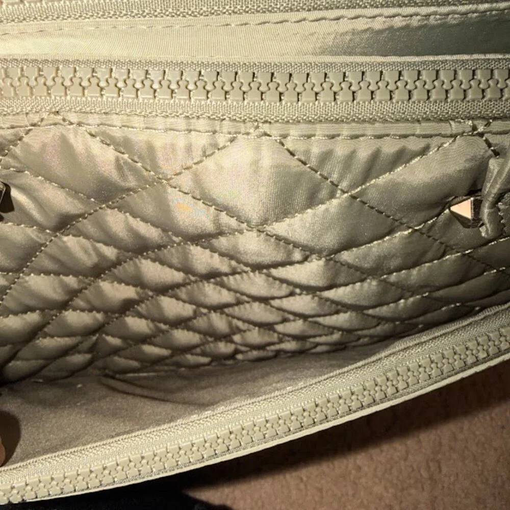 Like New~ Steve Madden Quilted Laptop Bag~ Olive Green~ Lots of Pockets (Bin 8)